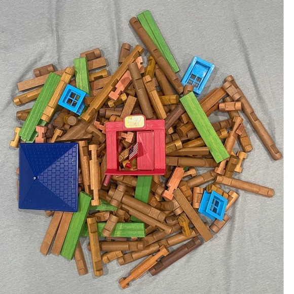 Lincoln Logs 3.5 pounds of loose Building pieces, windows and roof - Picture 1 of 1